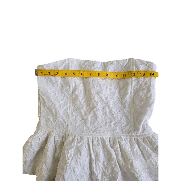 White Strapless Ruffle Peplum Top With Textured Fabric By Entro M - Picture 5 of 6